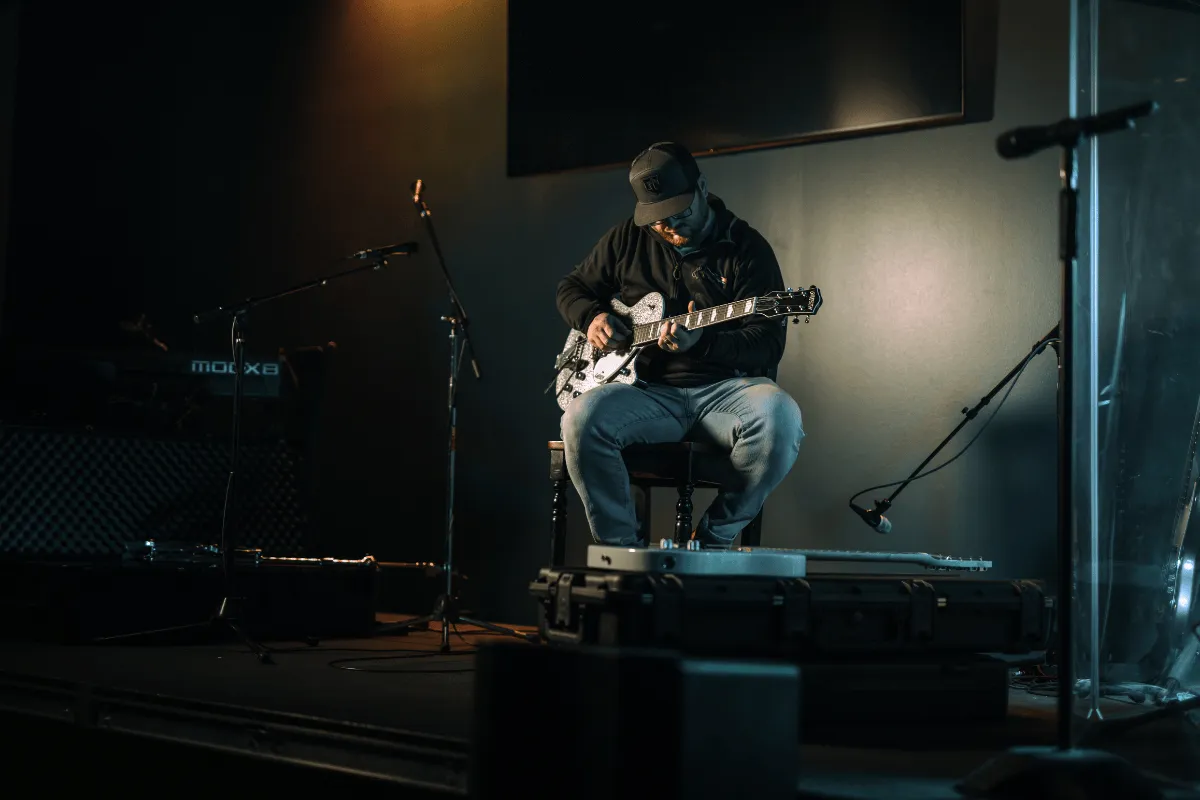 3 Mistakes that crack guitar finishes